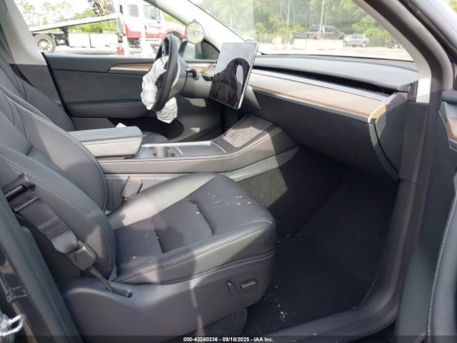 2025 TESLA MODEL Y 7SAYGAEE2SF218134 Photo 4