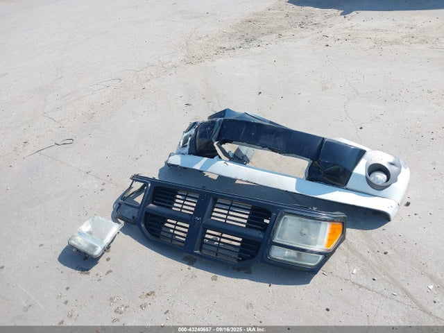 43240657 :رقم المزاد ، 1D4PT4GK6BW605423 vin ، 2011 Dodge Nitro Heat مزاد بيع