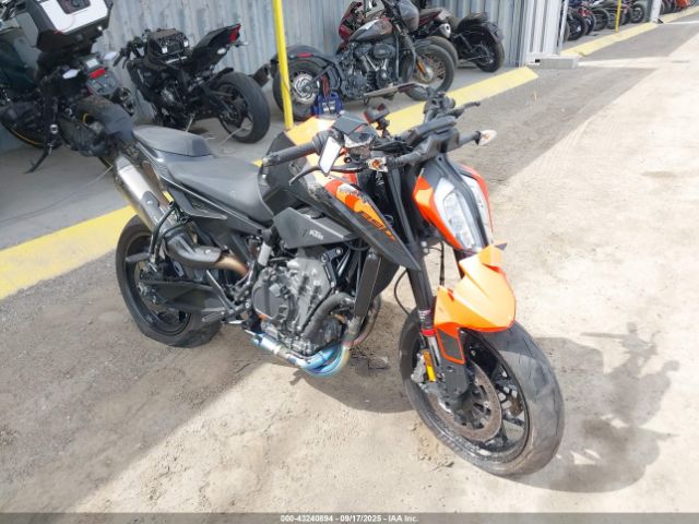 2022 KTM 890 VBKTU9409NM829597