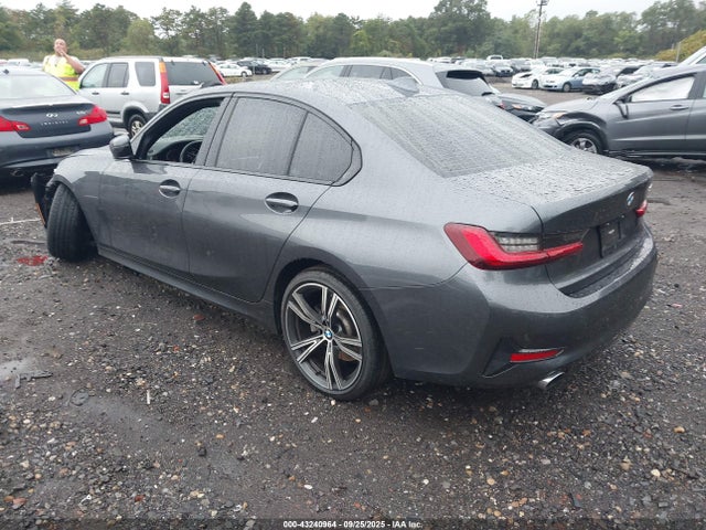 2022 BMW 330I 3MW5R1J05N8C46584 Photo 2