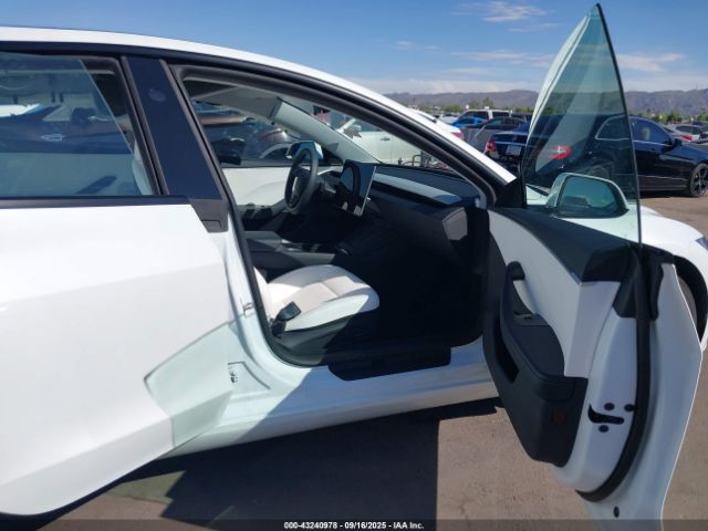 2025 TESLA MODEL 3 5YJ3E1EA8SF967336 Photo 4