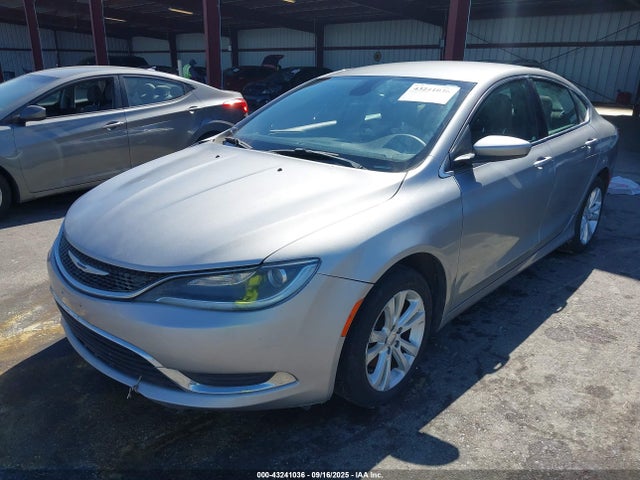 Chrysler 200 Limited 2015 1C3CCCAB6FN638095 Image 2
