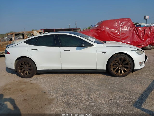 43241427 :رقم المزاد ، 5YJSA1S22FF082785 vin ، 2015 Tesla Model S 70d/85d/p85d مزاد بيع