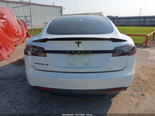 43241427 :رقم المزاد ، 5YJSA1S22FF082785 vin ، 2015 Tesla Model S 70d/85d/p85d مزاد بيع