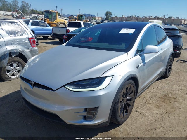 2016 TESLA MODEL X 5YJXCBE4XGF007823 Photo 1