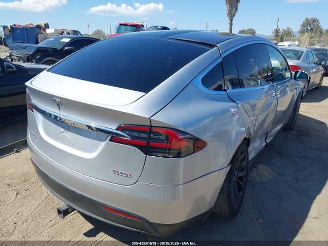 2016 TESLA MODEL X 5YJXCBE4XGF007823 Photo 3
