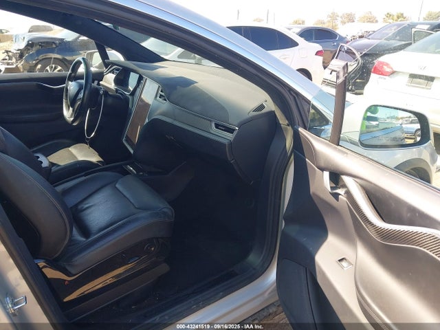 2016 TESLA MODEL X 5YJXCBE4XGF007823 Photo 4