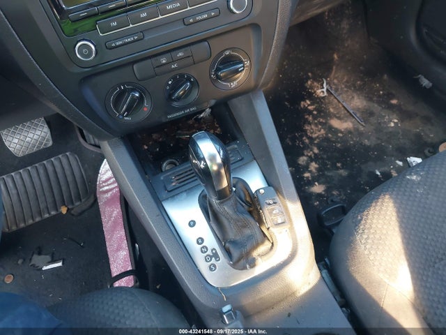 3VW2K7AJXEM299310 Volkswagen 2014