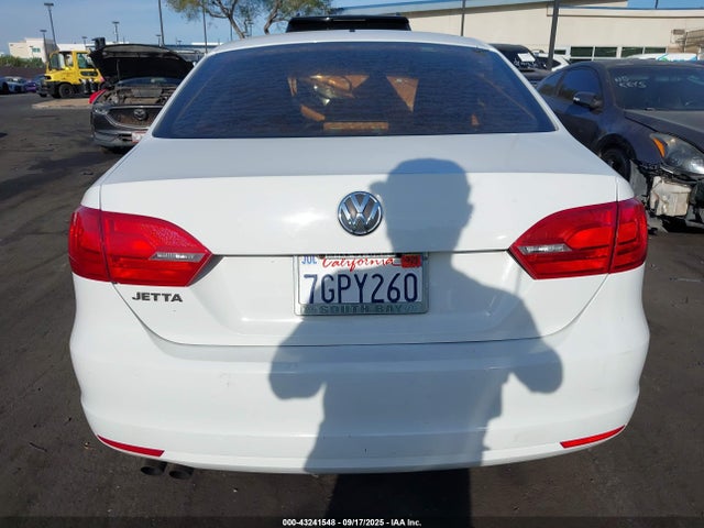 3VW2K7AJXEM299310 Volkswagen 2014