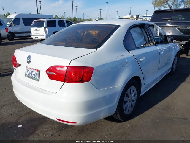 3VW2K7AJXEM299310 Volkswagen 2014