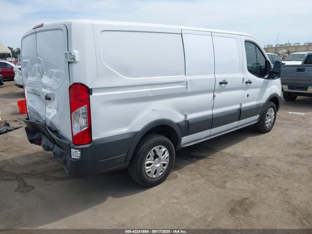 1FTNR1ZM8FKA47359 Ford 2015