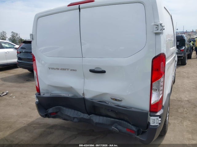 1FTNR1ZM8FKA47359 Ford 2015