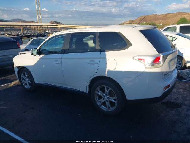 JA4AD3A33EZ011333 Mitsubishi Outlander Se