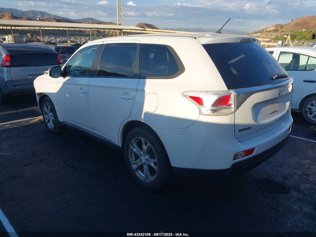 JA4AD3A33EZ011333 Mitsubishi Outlander Se