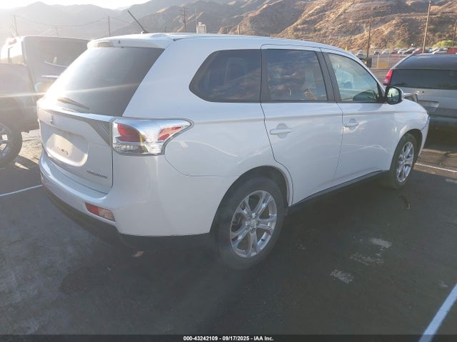 JA4AD3A33EZ011333 Mitsubishi Outlander Se