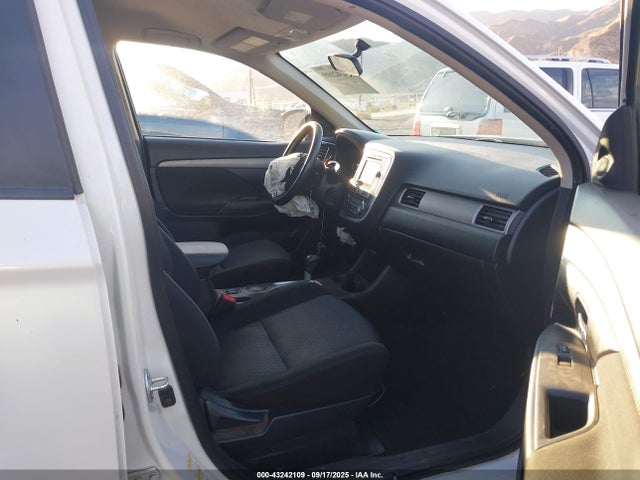 JA4AD3A33EZ011333 Mitsubishi Outlander Se