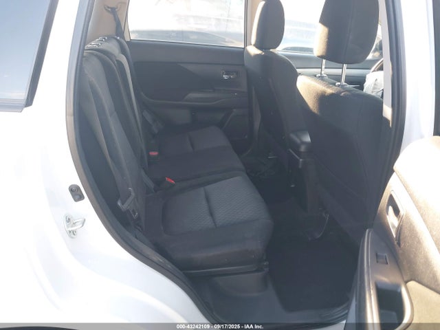 JA4AD3A33EZ011333 Mitsubishi Outlander Se