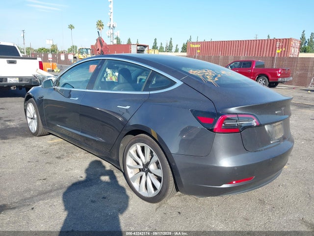 2018 TESLA MODEL 3 5YJ3E1EA5JF057402 Photo 2