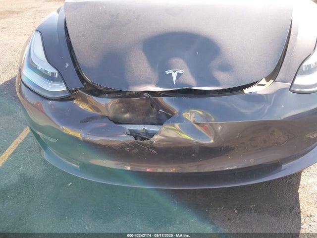 2018 TESLA MODEL 3 5YJ3E1EA5JF057402 Photo 5