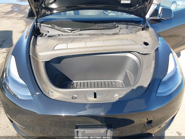 2025 TESLA MODEL Y 7SAYGDED8SF319056 Photo 9