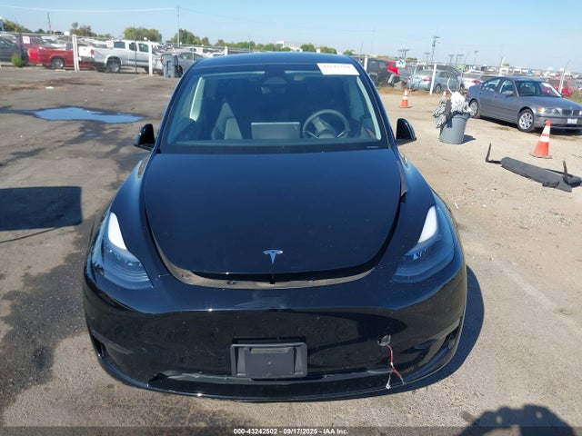 7SAYGDED8SF319056 Tesla Model Y