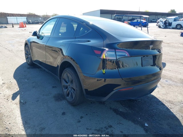 2025 TESLA MODEL Y 7SAYGDED8SF319056 Photo 2