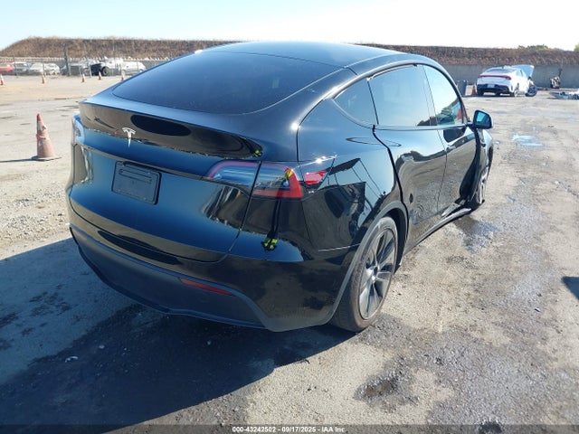 2025 TESLA MODEL Y 7SAYGDED8SF319056 Photo 3