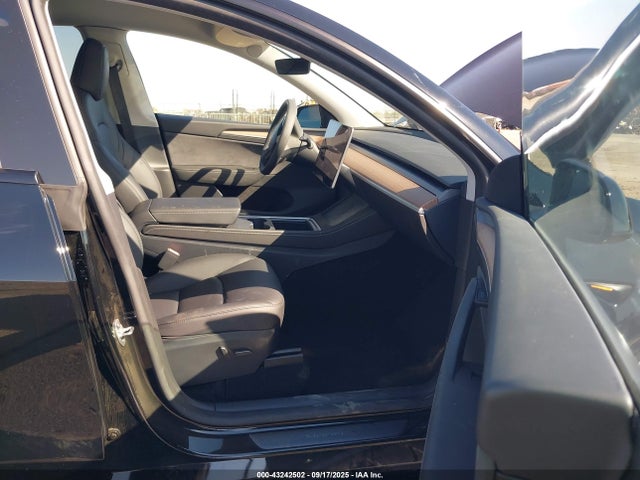 2025 TESLA MODEL Y 7SAYGDED8SF319056 Photo 4
