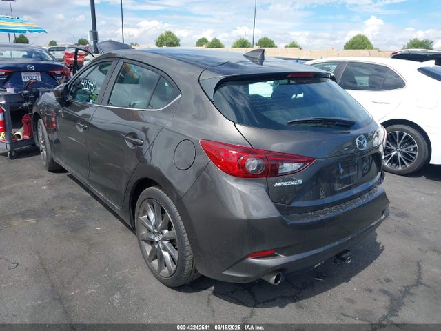 Mazda py 2018 3MZBN1L31JM182390 Image 3