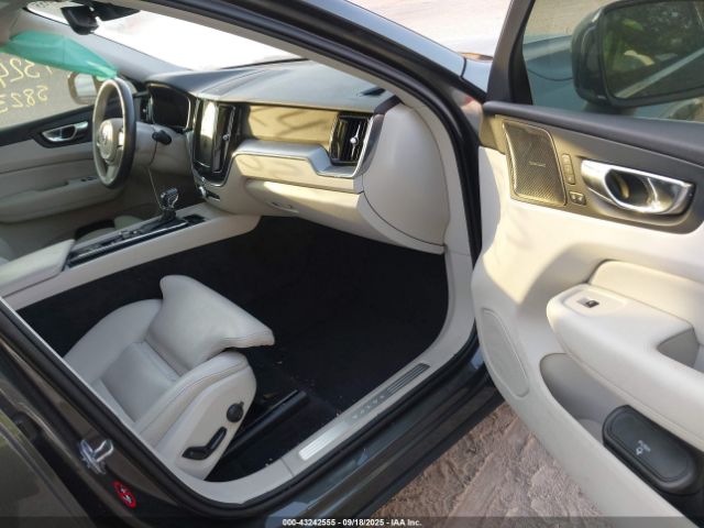 2019 VOLVO XC60 LYV102RK7KB187067 Photo 4