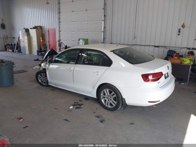 2018 VOLKSWAGEN JETTA 3VW167AJ1JM250197 Photo 2