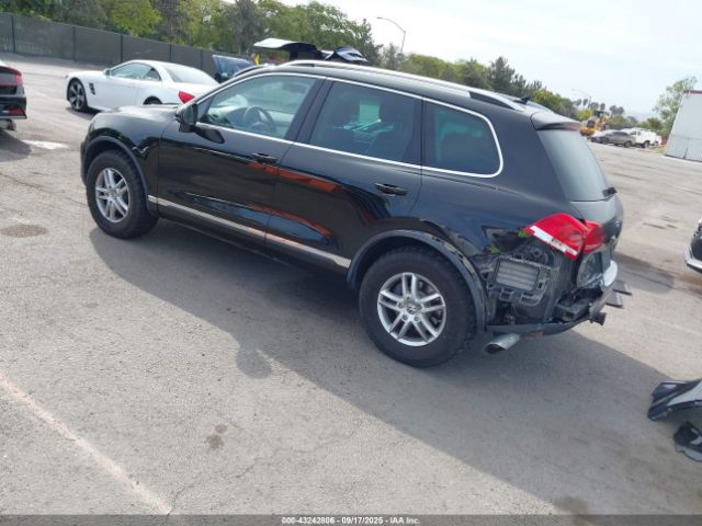 2011 VOLKSWAGEN TOUAREG WVGFK9BP2BD005291 Photo 2
