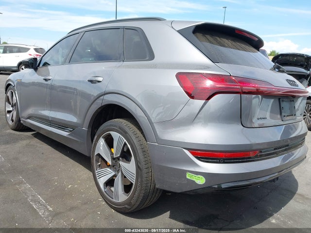 2023 AUDI E-TRON WA1LAAGE3PB010919 Photo 2