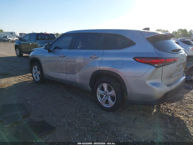 Toyota Highlander Le 2023 5TDKDRBH3PS012249 Image 3