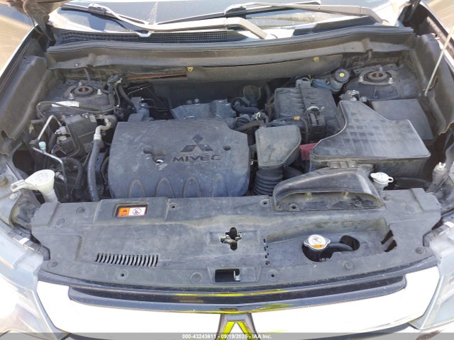 2016 MITSUBISHI OUTLANDER JA4AD3A37GZ065270 Photo 9