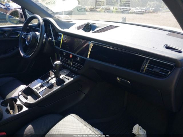 2024 PORSCHE MACAN WP1AA2A59RLB17464 Photo 4