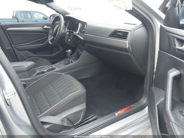 2023 VOLKSWAGEN JETTA 3VWBM7BU5PM059250 Photo 4