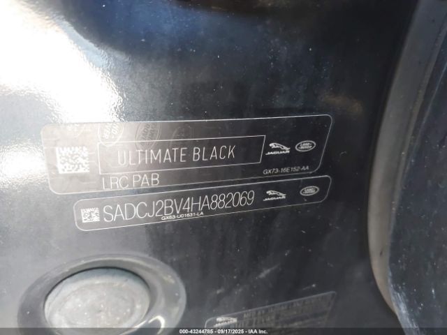 2017 JAGUAR F-PACE SADCJ2BV4HA882069 Photo 8