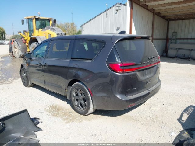 2022 CHRYSLER PACIFICA HYBRID 2C4RC1L77NR212470 Photo 2