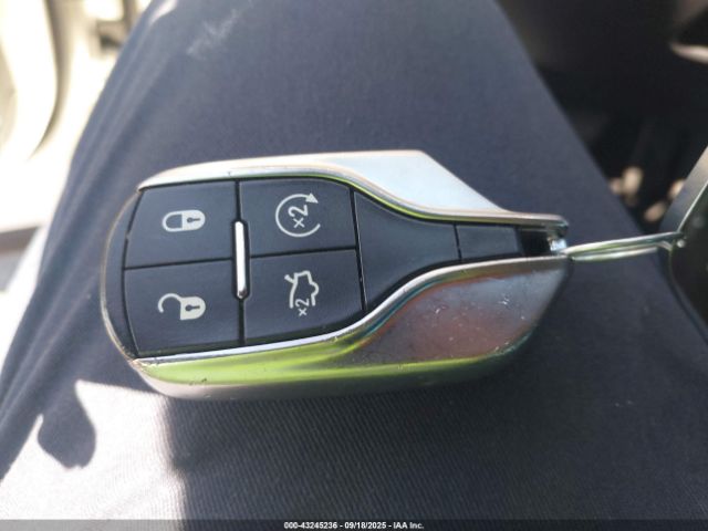 2018 MASERATI LEVANTE ZN661YUA0JX293673 Photo 10