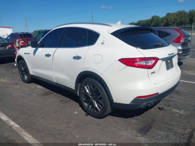 2018 MASERATI LEVANTE ZN661YUA0JX293673 Photo 2