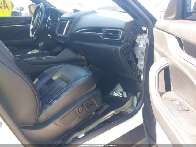 2018 MASERATI LEVANTE ZN661YUA0JX293673 Photo 4