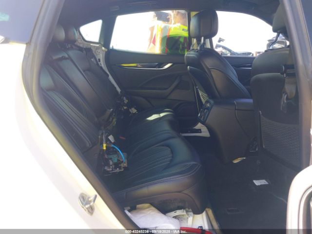 2018 MASERATI LEVANTE ZN661YUA0JX293673 Photo 7