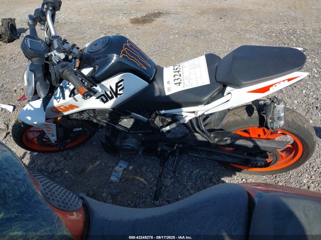 KTM Duke 2021 MD2JPC407MC031580 Image 13