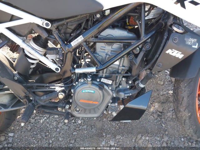 KTM Duke 2021 MD2JPC407MC031580 Image 8