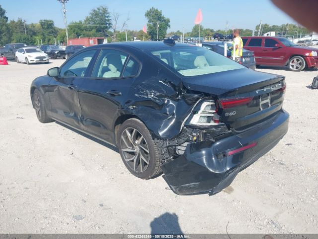 2019 VOLVO S60 7JRA22TK3KG003204 Photo 2