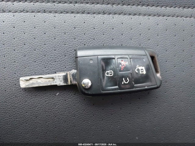 3VW217AUXFM019819 Volkswagen 2015