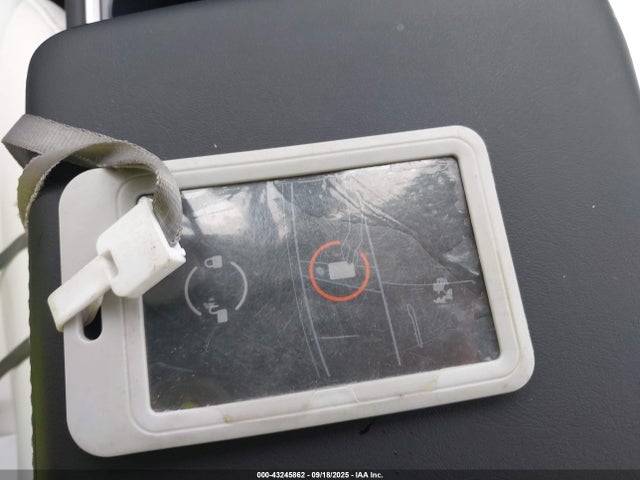 2024 TESLA MODEL Y 7SAYGAEE3RF032953 Photo 10