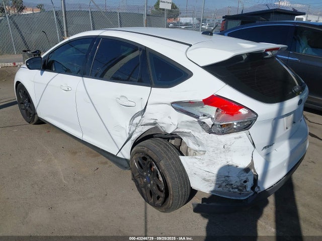 Ford 2016 2016 1FADP3K23GL319422 Image 3