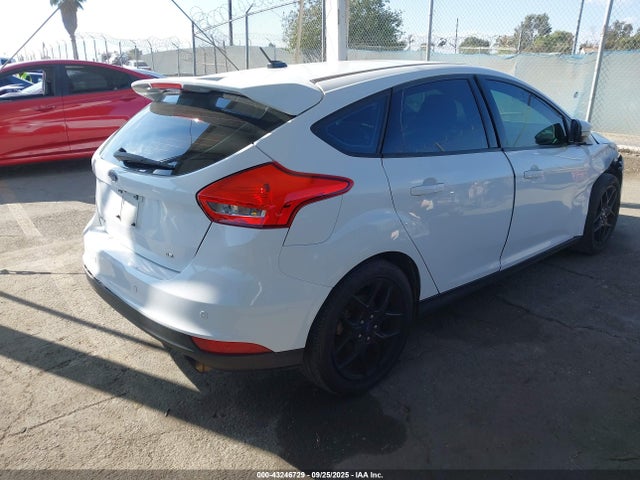 Ford 2016 2016 1FADP3K23GL319422 Image 4
